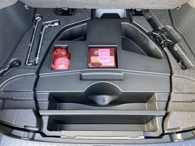 プリウス Ａツーリングセレクション　４ＷＤ　フルセグ　メモリーナビ　ＤＶＤ再生　バックカメラ　衝突被害軽減システム　ＥＴＣ　ドラレコ　ＬＥＤヘッドランプ　フルエアロ　記録簿（8枚目）