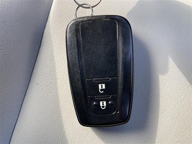 プリウス Ａツーリングセレクション　４ＷＤ　フルセグ　メモリーナビ　ＤＶＤ再生　バックカメラ　衝突被害軽減システム　ＥＴＣ　ドラレコ　ＬＥＤヘッドランプ　フルエアロ　記録簿（11枚目）