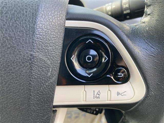 プリウス Ａツーリングセレクション　４ＷＤ　フルセグ　メモリーナビ　ＤＶＤ再生　バックカメラ　衝突被害軽減システム　ＥＴＣ　ドラレコ　ＬＥＤヘッドランプ　フルエアロ　記録簿（12枚目）