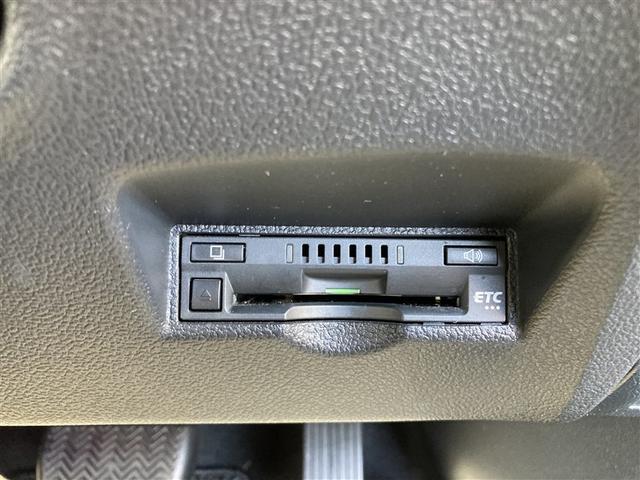 プリウス Ａツーリングセレクション　４ＷＤ　フルセグ　メモリーナビ　ＤＶＤ再生　バックカメラ　衝突被害軽減システム　ＥＴＣ　ドラレコ　ＬＥＤヘッドランプ　フルエアロ　記録簿（16枚目）