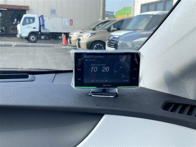 プリウス Ａツーリングセレクション　４ＷＤ　フルセグ　メモリーナビ　ＤＶＤ再生　バックカメラ　衝突被害軽減システム　ＥＴＣ　ドラレコ　ＬＥＤヘッドランプ　フルエアロ　記録簿（19枚目）