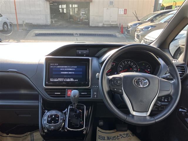 ノア Ｓｉ　ダブルバイビーＩＩ　フルセグ　メモリーナビ　ＤＶＤ再生　後席モニター　バックカメラ　衝突被害軽減システム　ＥＴＣ　ドラレコ　両側電動スライド　ＬＥＤヘッドランプ　ウオークスルー　乗車定員７人　３列シート　ワンオーナー（4枚目）