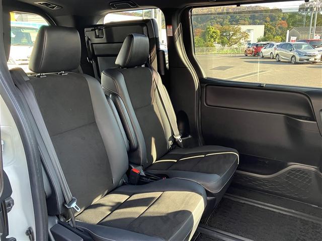 ノア Ｓｉ　ダブルバイビーＩＩ　フルセグ　メモリーナビ　ＤＶＤ再生　後席モニター　バックカメラ　衝突被害軽減システム　ＥＴＣ　ドラレコ　両側電動スライド　ＬＥＤヘッドランプ　ウオークスルー　乗車定員７人　３列シート　ワンオーナー（6枚目）