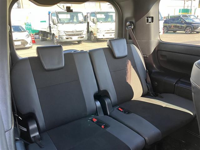 ノア Ｓｉ　ダブルバイビーＩＩ　フルセグ　メモリーナビ　ＤＶＤ再生　後席モニター　バックカメラ　衝突被害軽減システム　ＥＴＣ　ドラレコ　両側電動スライド　ＬＥＤヘッドランプ　ウオークスルー　乗車定員７人　３列シート　ワンオーナー（7枚目）