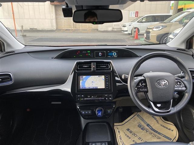 プリウス Ａツーリングセレクション　フルセグ　メモリーナビ　ＤＶＤ再生　バックカメラ　衝突被害軽減システム　ＥＴＣ　ドラレコ　ＬＥＤヘッドランプ　ワンオーナー　記録簿（4枚目）