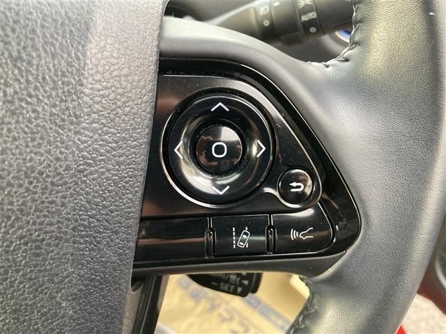 プリウス Ａツーリングセレクション　フルセグ　メモリーナビ　ＤＶＤ再生　バックカメラ　衝突被害軽減システム　ＥＴＣ　ドラレコ　ＬＥＤヘッドランプ　ワンオーナー　記録簿（12枚目）