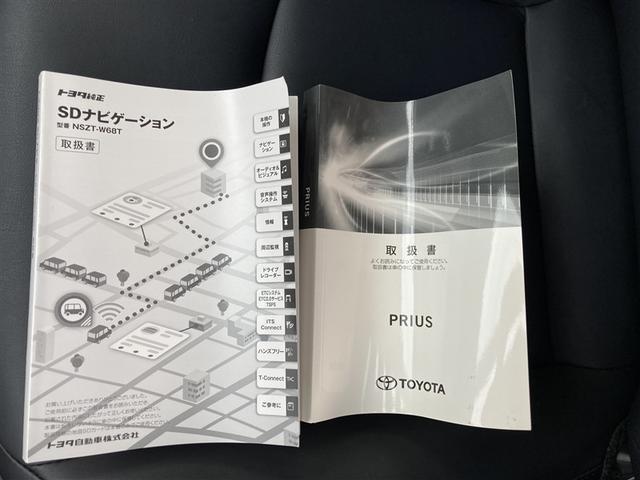 プリウス Ａツーリングセレクション　フルセグ　メモリーナビ　ＤＶＤ再生　バックカメラ　衝突被害軽減システム　ＥＴＣ　ドラレコ　ＬＥＤヘッドランプ　ワンオーナー　記録簿（23枚目）