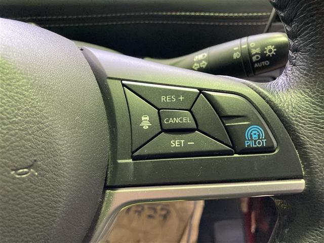 セレナ ハイウェイスター　ＶセレクションＩＩ　フルセグ　メモリーナビ　ＤＶＤ再生　後席モニター　バックカメラ　衝突被害軽減システム　ＥＴＣ　ドラレコ　両側電動スライド　ＬＥＤヘッドランプ　ウオークスルー　乗車定員８人　３列シート　ワンオーナー（13枚目）