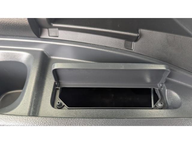 スペーシアカスタム ＸＳ　ＥＴＣ　両側電動スライドドア　ナビ　オートライト　ＨＩＤ　スマートキー　アイドリングストップ　電動格納ミラー　シートヒーター　ベンチシート　ＣＶＴ　盗難防止システム　ＡＢＳ　ＣＤ　ＵＳＢ（11枚目）