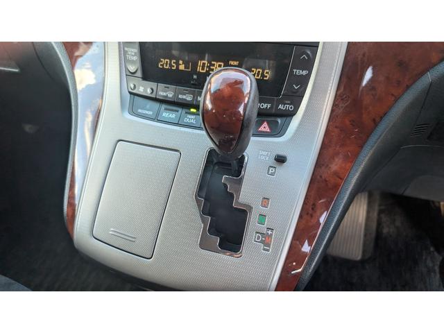 アルファード ２４０Ｓ　プライムセレクションＩＩ　ＥＴＣ　バックカメラ　クリアランスソナー　両側電動スライドドア　オートライト　ＨＩＤ　電動リアゲート　スマートキー　電動格納ミラー　後席モニター　３列シート　フルフラット　オットマン　ＣＶＴ（6枚目）