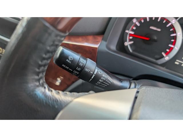 アルファード ２４０Ｓ　プライムセレクションＩＩ　ＥＴＣ　バックカメラ　クリアランスソナー　両側電動スライドドア　オートライト　ＨＩＤ　電動リアゲート　スマートキー　電動格納ミラー　後席モニター　３列シート　フルフラット　オットマン　ＣＶＴ（7枚目）