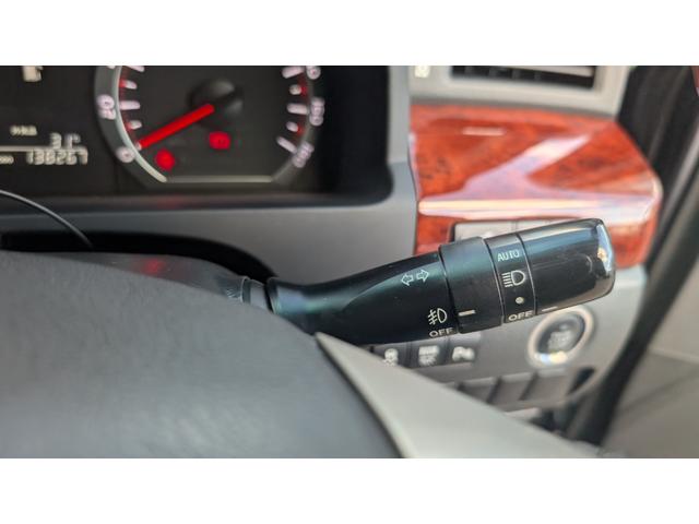アルファード ２４０Ｓ　プライムセレクションＩＩ　ＥＴＣ　バックカメラ　クリアランスソナー　両側電動スライドドア　オートライト　ＨＩＤ　電動リアゲート　スマートキー　電動格納ミラー　後席モニター　３列シート　フルフラット　オットマン　ＣＶＴ（8枚目）