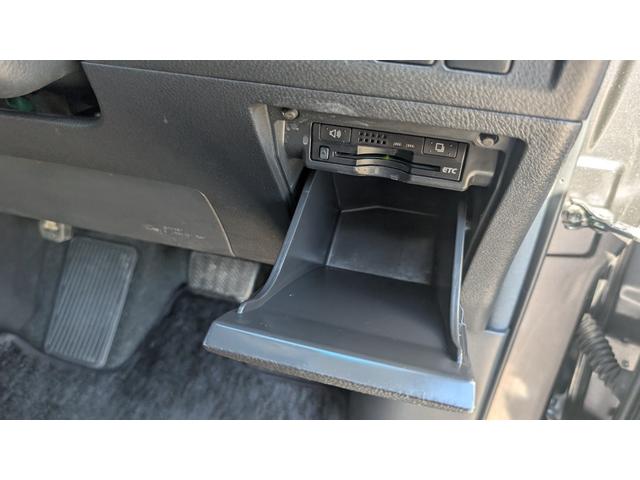 アルファード ２４０Ｓ　プライムセレクションＩＩ　ＥＴＣ　バックカメラ　クリアランスソナー　両側電動スライドドア　オートライト　ＨＩＤ　電動リアゲート　スマートキー　電動格納ミラー　後席モニター　３列シート　フルフラット　オットマン　ＣＶＴ（10枚目）
