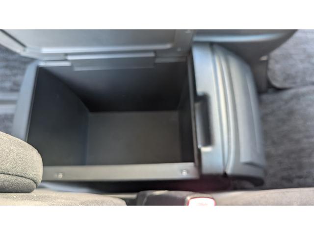 アルファード ２４０Ｓ　プライムセレクションＩＩ　ＥＴＣ　バックカメラ　クリアランスソナー　両側電動スライドドア　オートライト　ＨＩＤ　電動リアゲート　スマートキー　電動格納ミラー　後席モニター　３列シート　フルフラット　オットマン　ＣＶＴ（44枚目）