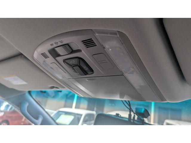 アルファード ２４０Ｓ　プライムセレクションＩＩ　ＥＴＣ　バックカメラ　クリアランスソナー　両側電動スライドドア　オートライト　ＨＩＤ　電動リアゲート　スマートキー　電動格納ミラー　後席モニター　３列シート　フルフラット　オットマン　ＣＶＴ（52枚目）