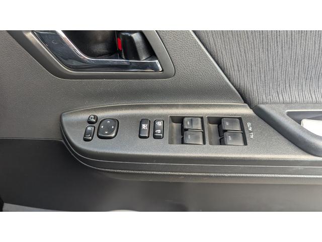 アルファード ２４０Ｓ　プライムセレクションＩＩ　ＥＴＣ　バックカメラ　クリアランスソナー　両側電動スライドドア　オートライト　ＨＩＤ　電動リアゲート　スマートキー　電動格納ミラー　後席モニター　３列シート　フルフラット　オットマン　ＣＶＴ（64枚目）