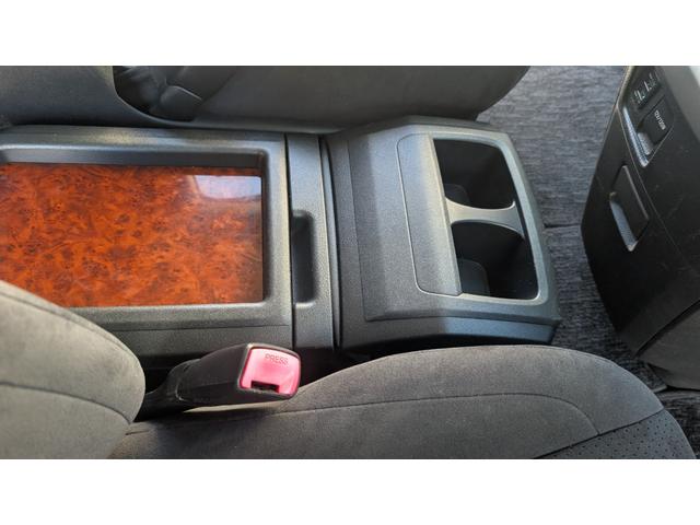 アルファード ２４０Ｓ　プライムセレクションＩＩ　ＥＴＣ　バックカメラ　クリアランスソナー　両側電動スライドドア　オートライト　ＨＩＤ　電動リアゲート　スマートキー　電動格納ミラー　後席モニター　３列シート　フルフラット　オットマン　ＣＶＴ（66枚目）