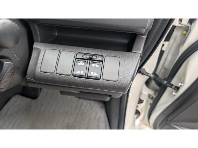 ステップワゴン Ｇ　Ｌパッケージ　ＥＴＣ　バックカメラ　ナビ　両側電動スライドドア　スマートキー　電動格納ミラー　３列シート　ウォークスルー　ＣＶＴ　アルミホイール　ＣＤ　盗難防止システム　衝突安全ボディ　ＡＢＳ　エアコン（7枚目）