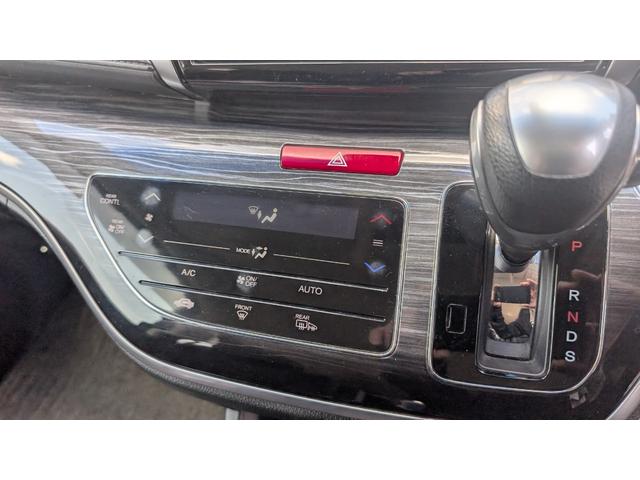 発進時や後退時に必ず操作するレバーです。操作のしやすさが肝になってきます。ぜひ一度体感してください。