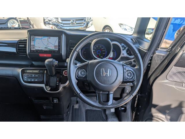 Ｎ－ＢＯＸカスタム Ｇ　ターボＳＳパッケージ　ＥＴＣ　バックカメラ　両側電動スライドドア　ナビ　オートクルーズコントロール　ＨＩＤ　スマートキー　アイドリングストップ　電動格納ミラー　ベンチシート　ターボ　ＣＶＴ　盗難防止システム　ＡＢＳ（3枚目）