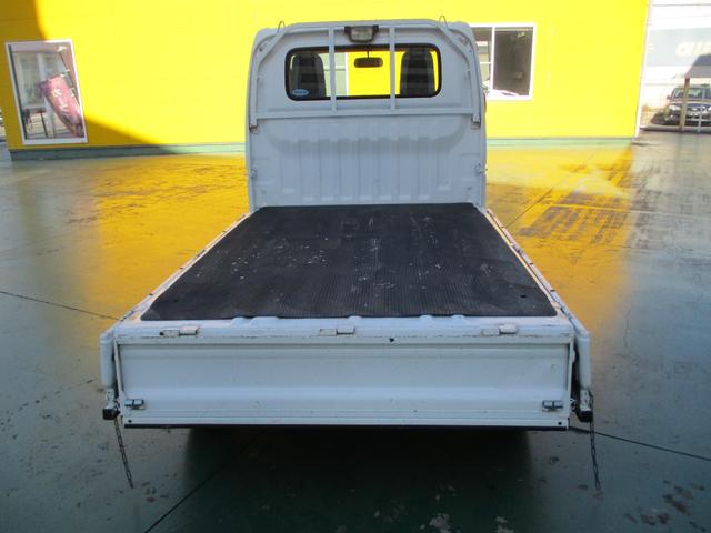 アクティトラック アタック 4WD 5速MT+ウルトラロ-・ウルトラリバ-ス リヤデフロック 荷台ランプ エアコン パワステ エアバック(運転席) AM/FMラジオ(時計)(10枚目)