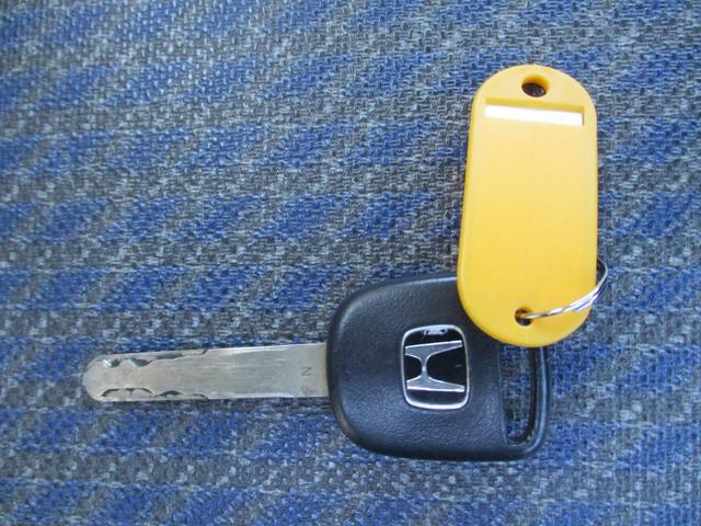 アクティトラック アタック 4WD 5速MT+ウルトラロ-・ウルトラリバ-ス リヤデフロック 荷台ランプ エアコン パワステ エアバック(運転席) AM/FMラジオ(時計)(19枚目)