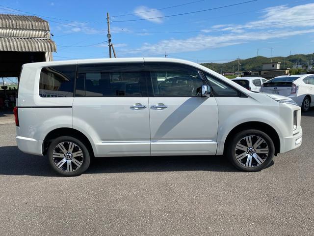 P ディーゼル車 純正ナビ フルセグ 全方位カメラ 両側パワースライドドア フリップダウンモニタ ETC 衝突軽減ブレーキ ドライブレコーダー シートヒーター スマートキー(4枚目)