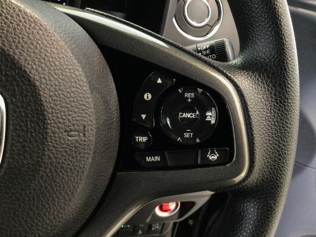 【アダプティブ・クルーズ・コントロール】予め設定した車速内でクルマが自動的に加減速。前走車との適切な車間距離を維持しながら追従走行し、高速道路でのドライバーの疲労を軽減してくれる嬉しい機能付♪