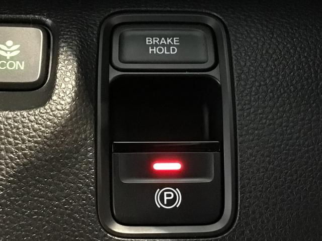 指先の操作でパーキングブレーキの「作動と解除」が行うことができる装備。ブレーキペダルから足を離しても停止し続けてくれるオートブレーキホールド機能。信号待ちなどの際には便利。ＥＣＯ運転で低燃費走行♪