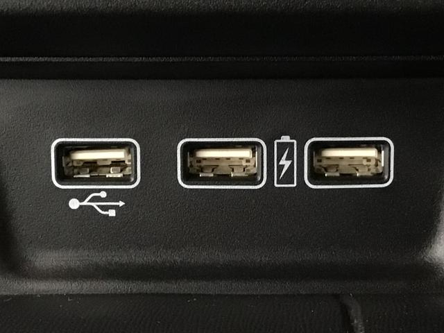 【ＵＳＢポート】ＵＳＢポートも装備されています、スマートフォンの充電やオーディオに連携も可能です、今や欠かせない装備の一つです！