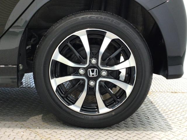 【アルミホイール】純正アルミホイール装備！足元を際立たせ、軽快な走りを演出します！印象もアップし、スタイルも引き締まります！スポーティーさの中にラグジュアリーを感じさせるデザインですね♪