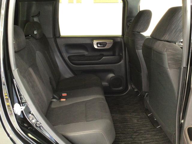 【後席】後席のお足元もとっても広いですよ！♪後席シートも乗り心地ＯＫ！ゆったり乗れます♪