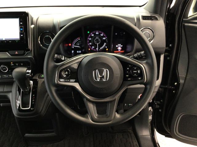 運転にかかわる様々な操作を安全に行えるように視点移動が少なく操作性に配慮されたスイッチ類が凝縮されたコクピットです。