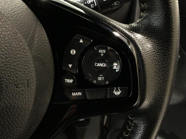 【アダプティブ・クルーズ・コントロール】予め設定した車速内でクルマが自動的に加減速。前走車との適切な車間距離を維持しながら追従走行し、高速道路でのドライバーの疲労を軽減してくれる嬉しい機能付♪