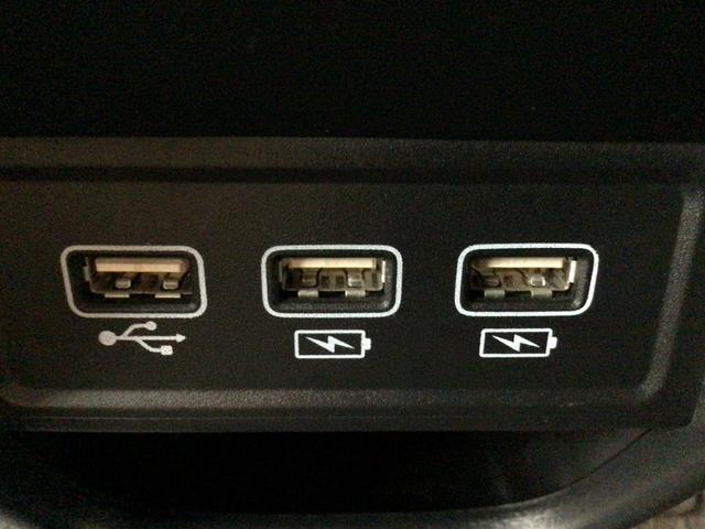 【ＵＳＢポート】ＵＳＢポートも装備されています、スマートフォンの充電やオーディオに連携も可能です、今や欠かせない装備の一つです！