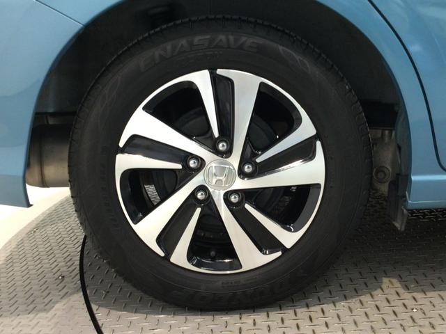 【アルミホイール】純正アルミホイール装備！足元を際立たせ、軽快な走りを演出します！印象もアップし、スタイルも引き締まります！スポーティーさの中にラグジュアリーを感じさせるデザインですね♪