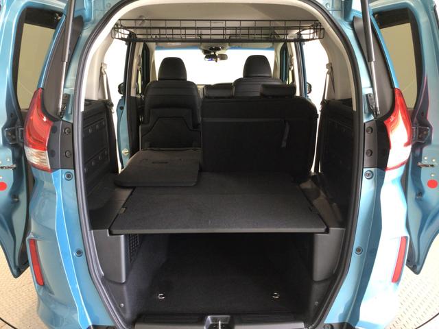 【ラゲッジスペース　】遊べる多彩なシートアレンジ！仕切り板があって、上下２段に荷物を収納することができます♪
