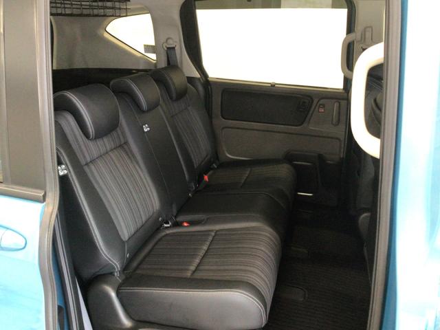 【後席】後席シートもゆったり快適に座っていただけます♪後部座席に乗っていても楽しくドライブに参加していただけます！