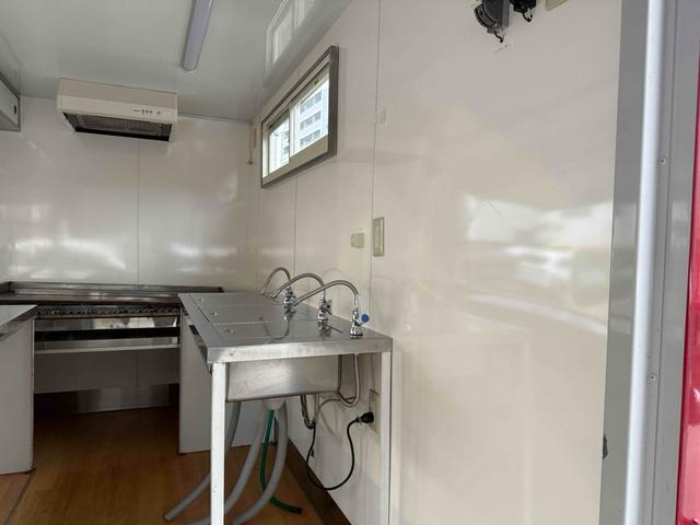 アトラストラック 　キッチンカー　トラック　ＡＴ　ホシザキ冷蔵庫　シンク３層　鉄板焼き　換気扇（20枚目）