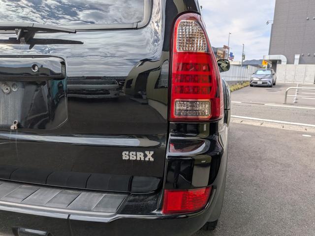 ハイラックスサーフ ＳＳＲ－Ｘリミテッド　後期モデル　ダッシュボードＧＯＯＤコンディション　エアコン　パワステ　パワーウインド　ルーフレール　ＩＮＮＯキャリアバー（8枚目）