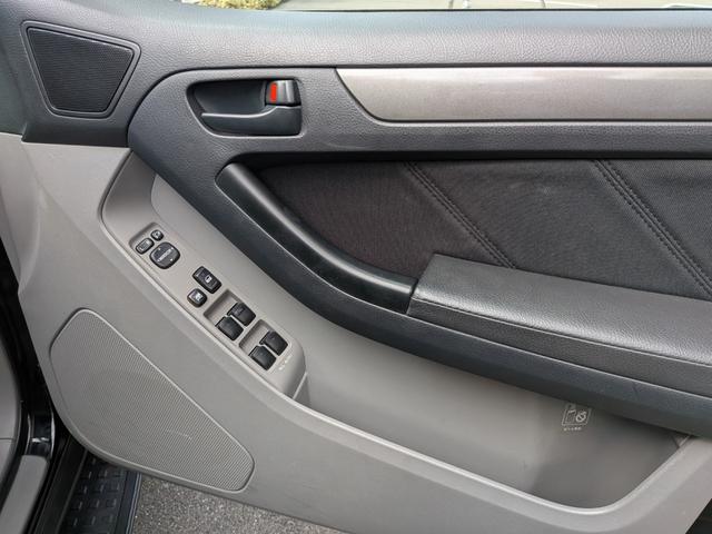 ハイラックスサーフ ＳＳＲ－Ｘリミテッド　後期モデル　ダッシュボードＧＯＯＤコンディション　エアコン　パワステ　パワーウインド　ルーフレール　ＩＮＮＯキャリアバー（19枚目）