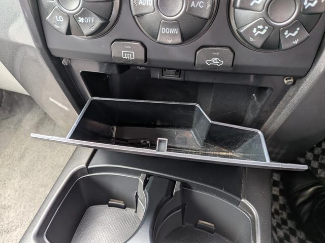 ハイラックスサーフ ＳＳＲ－Ｘリミテッド　後期モデル　ダッシュボードＧＯＯＤコンディション　エアコン　パワステ　パワーウインド　ルーフレール　ＩＮＮＯキャリアバー（37枚目）