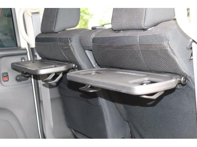 シートバックテーブル