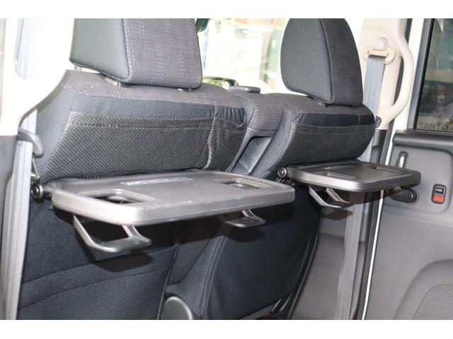 シートバックテーブル