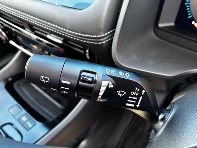 動くタイミングを調整できる間欠式ワイパーは、車速に連動して間欠時間が変化する機能も備えて運転をサポートしてくれます！