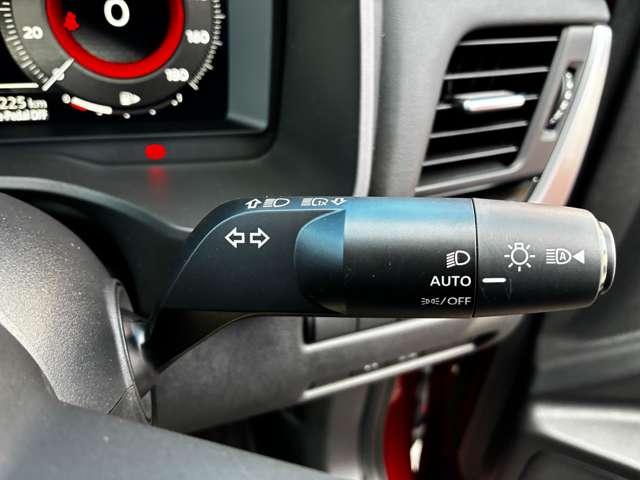 オートライト付きなのでトンネルの多い道でも楽々です！ヘッドライトの消し忘れもありません。早めの点灯で事故の抑止にも役立ってくれます！