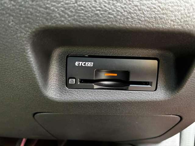 ビルドインタイプのＥＴＣ機器付き！　足元で邪魔にならず、スッキリ収納されています。　ＥＴＣご利用になる場合は、別途セットアップ作業が必要なので、当社にお任せください！