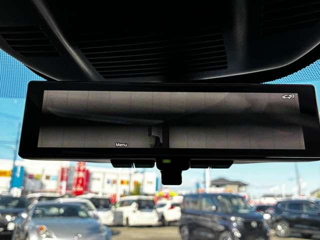 インテリジェントルームミラーは後席に荷物が載っていても後方の視界を妨ぎません。