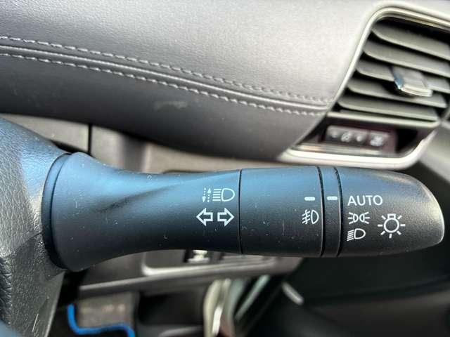 オートライト付きなのでトンネルの多い道でも楽々です！ヘッドライトの消し忘れもありません。早めの点灯で事故の抑止にも役立ってくれます！