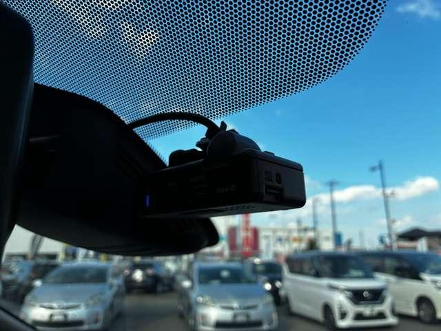 万一の時に強い味方、純正ナビ連動ドライブレコーダーです。事故の瞬間などしっかりと録画され、鮮明な画像で細部まで確認できます。トラブル回避のためにもぜひ備えておきたいですね！